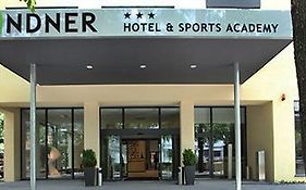 ลินด์เนอร์ โฮเทล แอนด์ สปอร์ต อะคาเดมี Hotel Frankfurt am Main Exterior photo